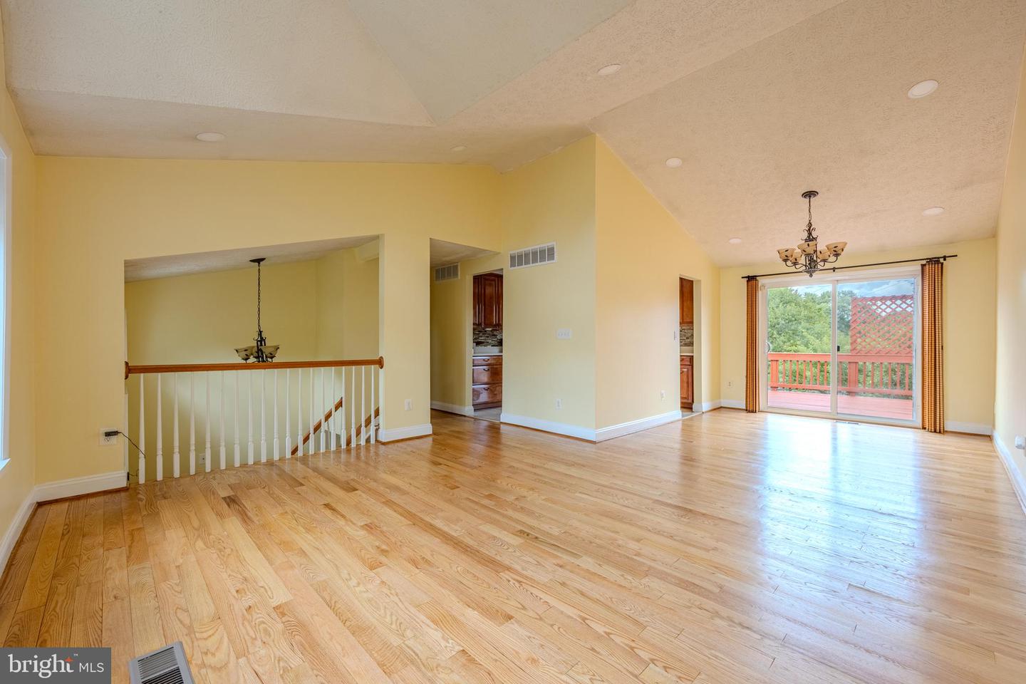 Photo 9 of 46 of 13630 Bellerose Dr house