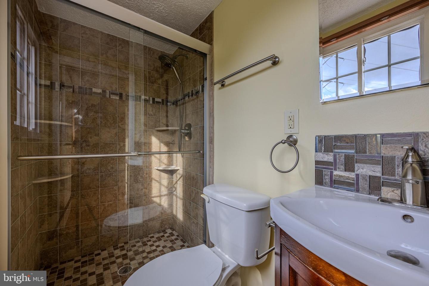 Photo 20 of 46 of 13630 Bellerose Dr house