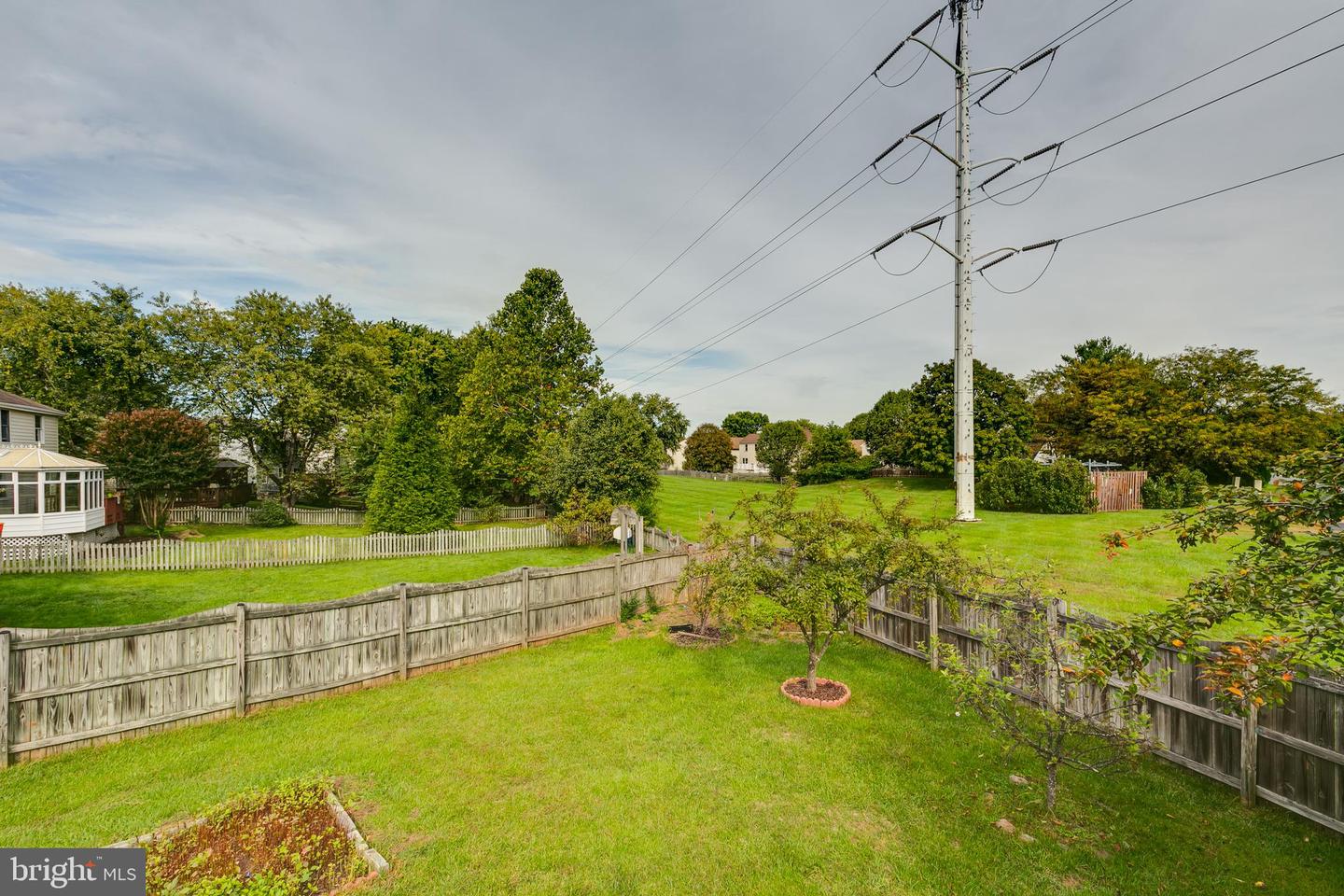 Photo 40 of 46 of 13630 Bellerose Dr house