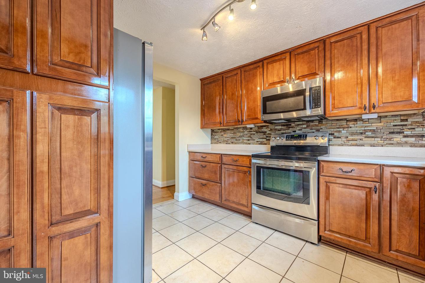 Photo 11 of 46 of 13630 Bellerose Dr house