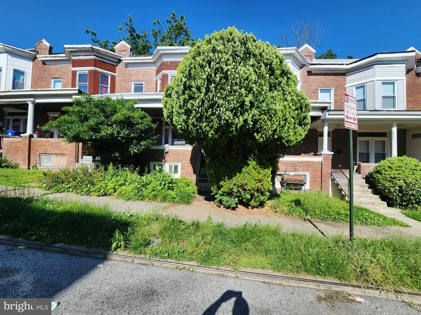 Photo 3 of 21 of 1210 N Longwood St townhome