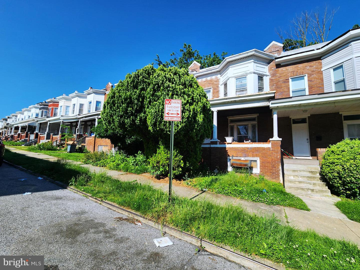 Photo 2 of 21 of 1210 N Longwood St townhome