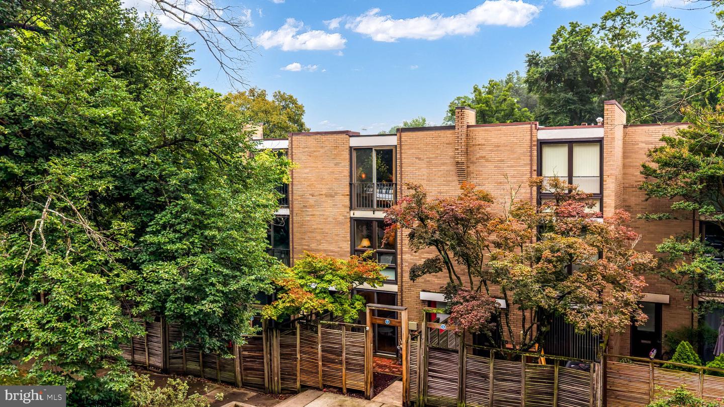 11471 W Washington Plaza W, Reston, VA, 20190