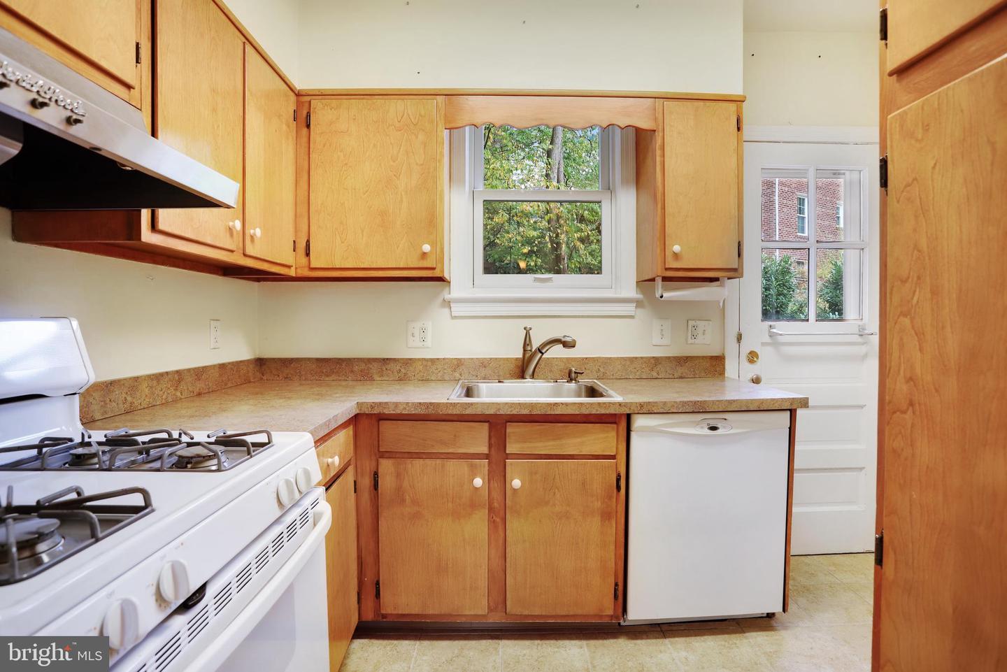 4210 Alton Place, Washington, District of Columbia image 11