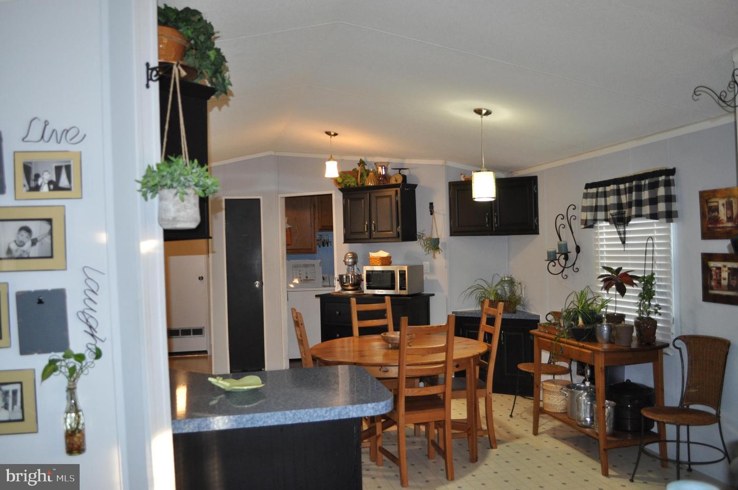 Photo 4 of 14 of 48 N Barry Ave mobile home