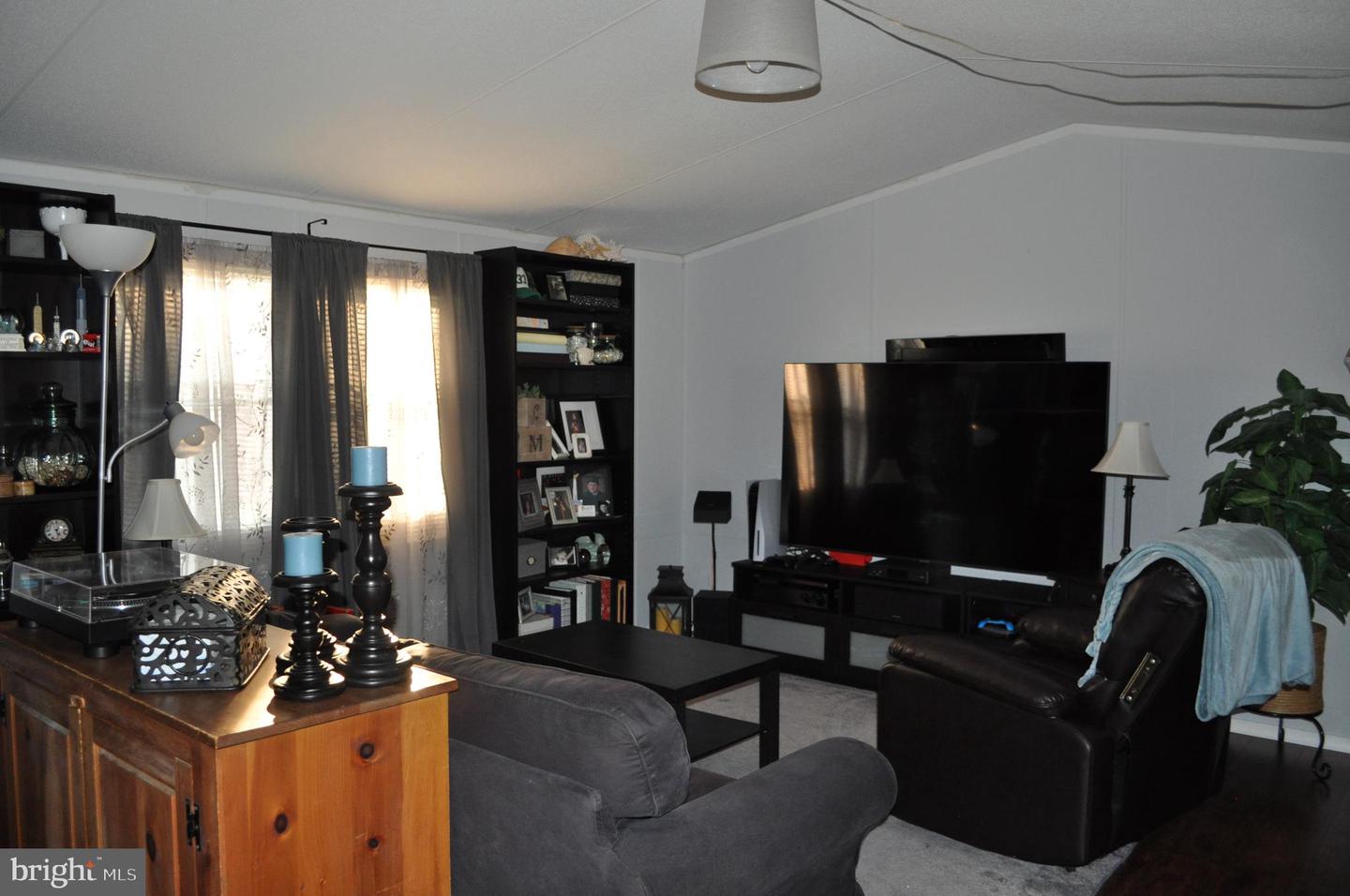 Photo 7 of 14 of 48 N Barry Ave mobile home