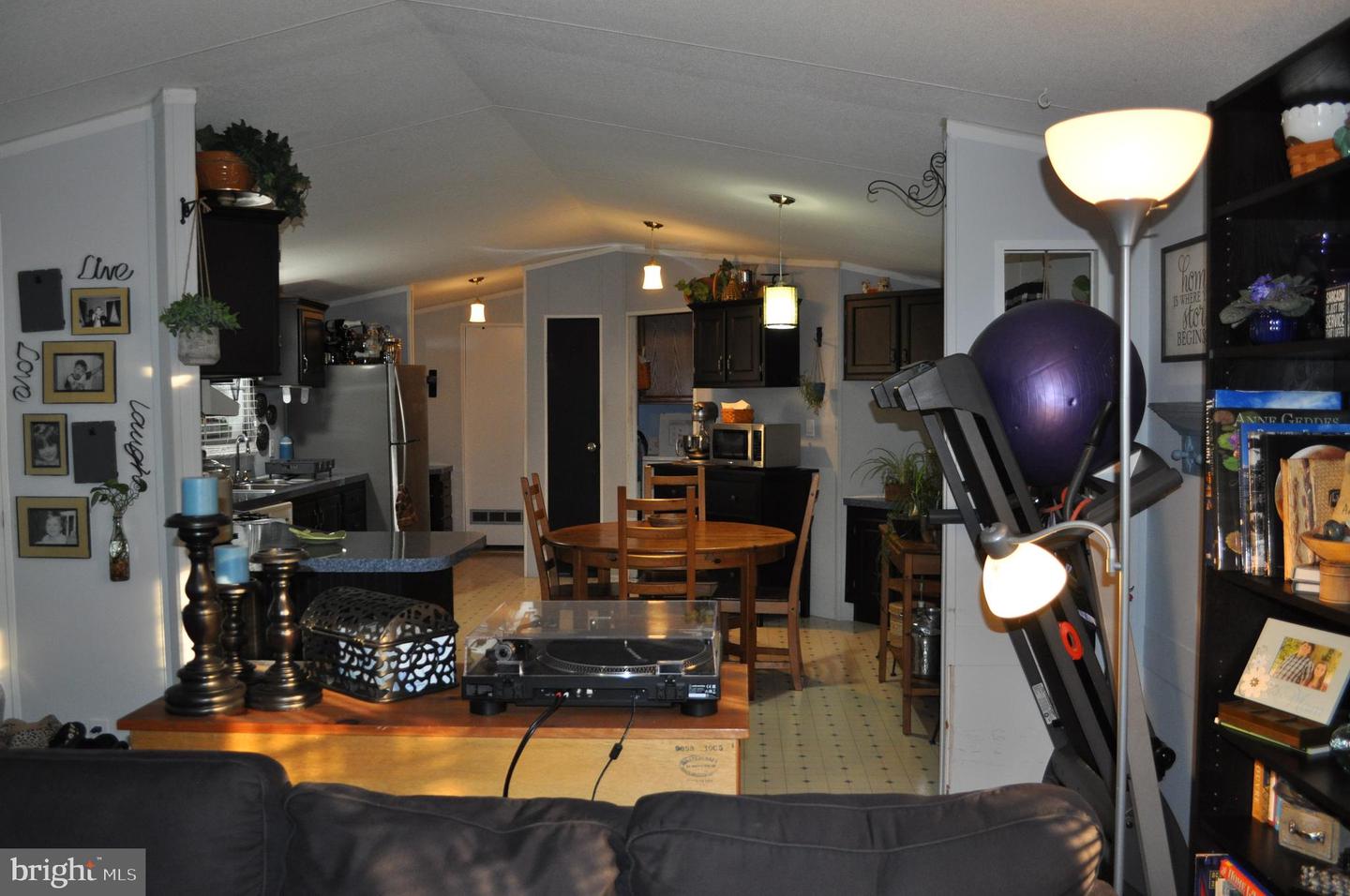 Photo 5 of 14 of 48 N Barry Ave mobile home