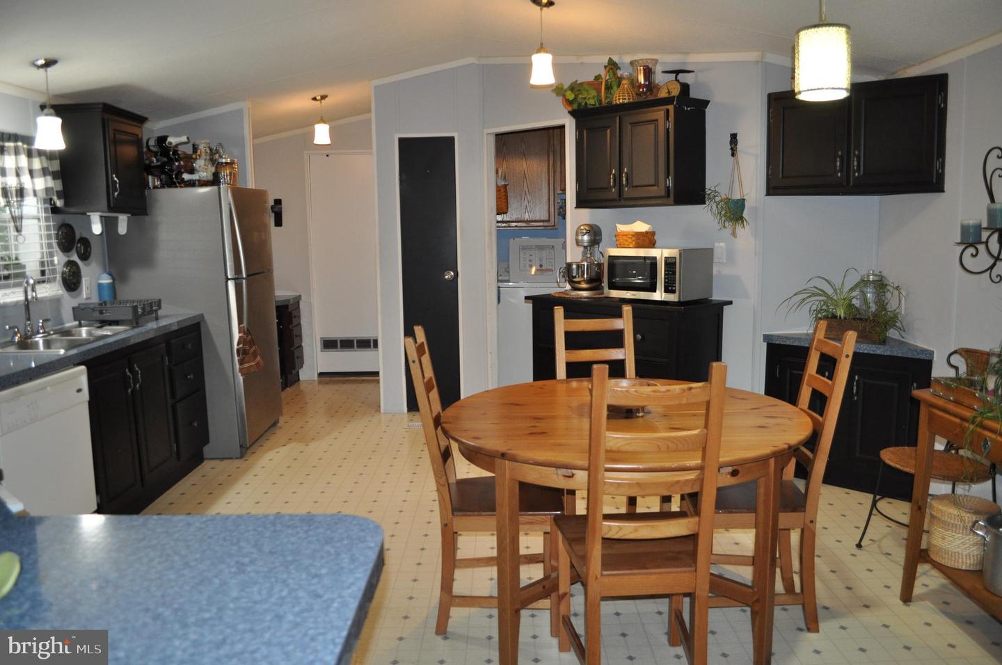 Photo 2 of 14 of 48 N Barry Ave mobile home