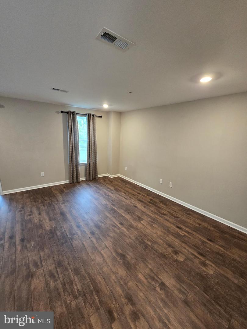 Photo 8 of 56 of 100 Edgewater Ct townhome