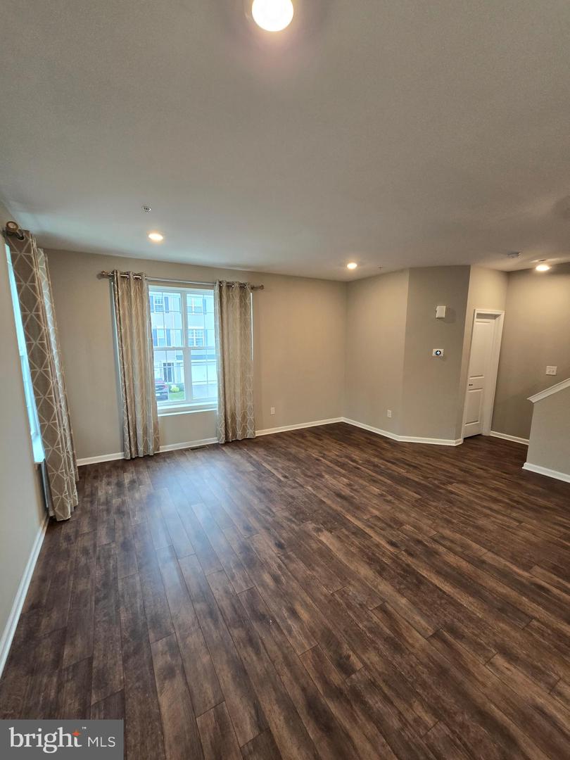 Photo 21 of 56 of 100 Edgewater Ct townhome