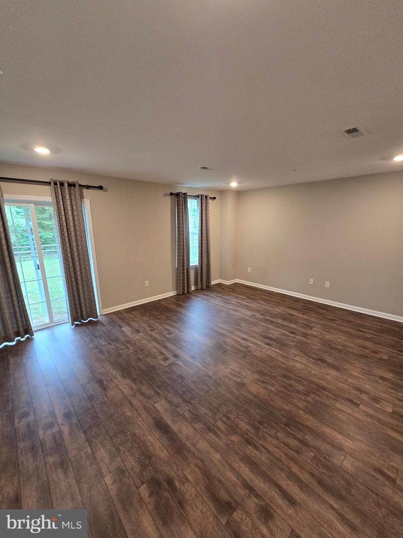 Photo 5 of 56 of 100 Edgewater Ct townhome