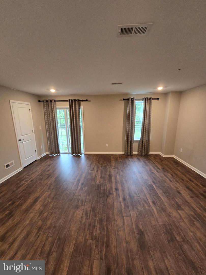 Photo 6 of 56 of 100 Edgewater Ct townhome