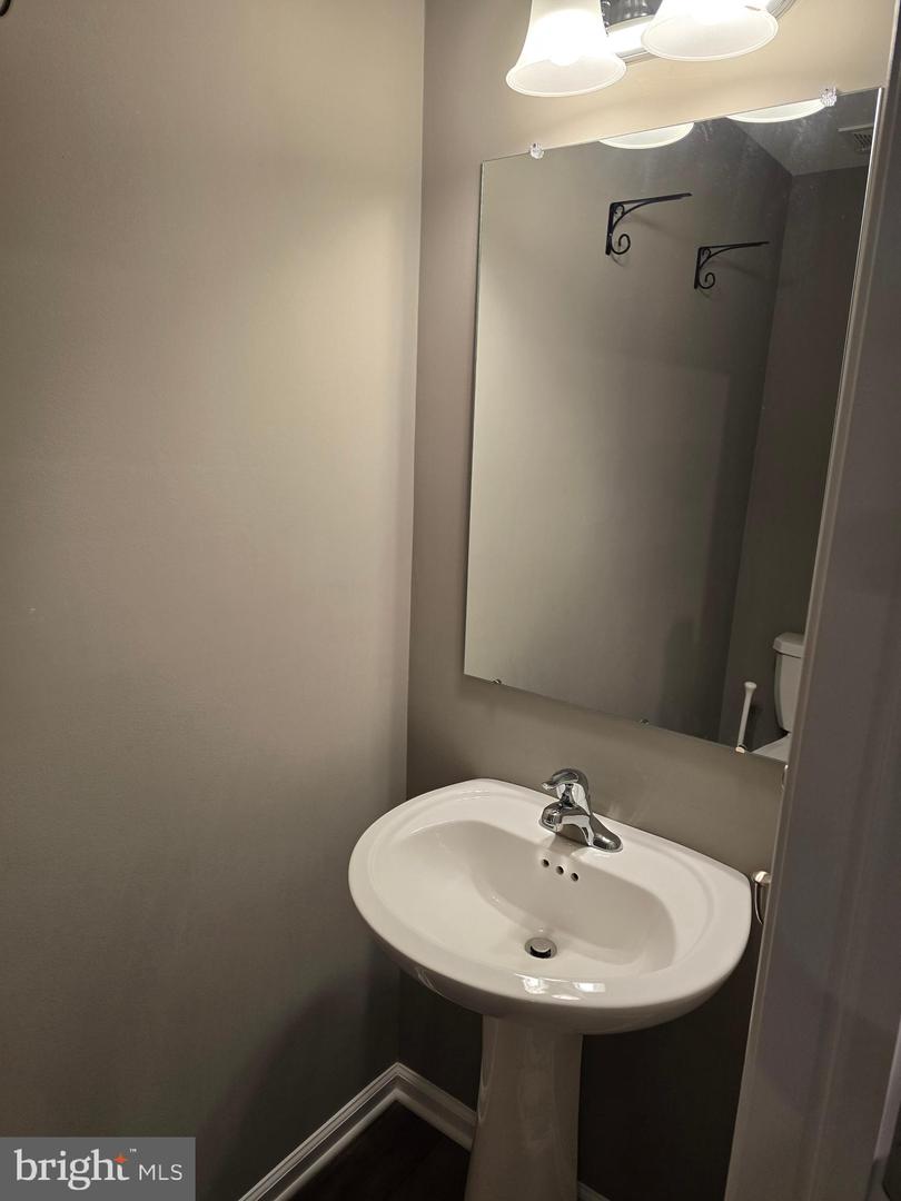 Photo 9 of 56 of 100 Edgewater Ct townhome