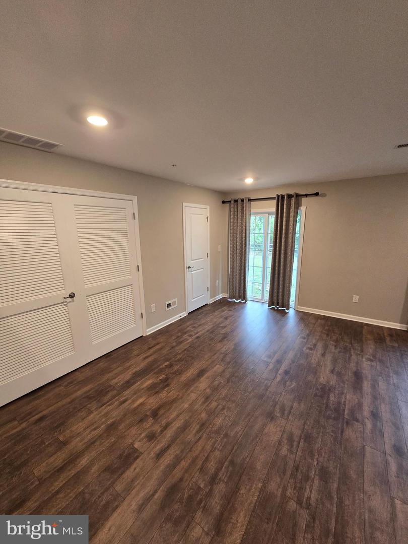 Photo 7 of 56 of 100 Edgewater Ct townhome