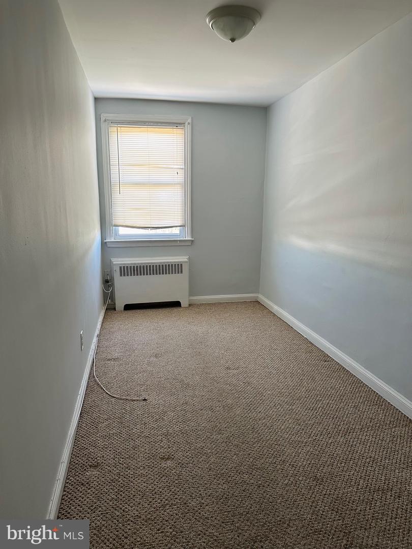 Photo 6 of 8 of 807 Derwyn Rd townhome