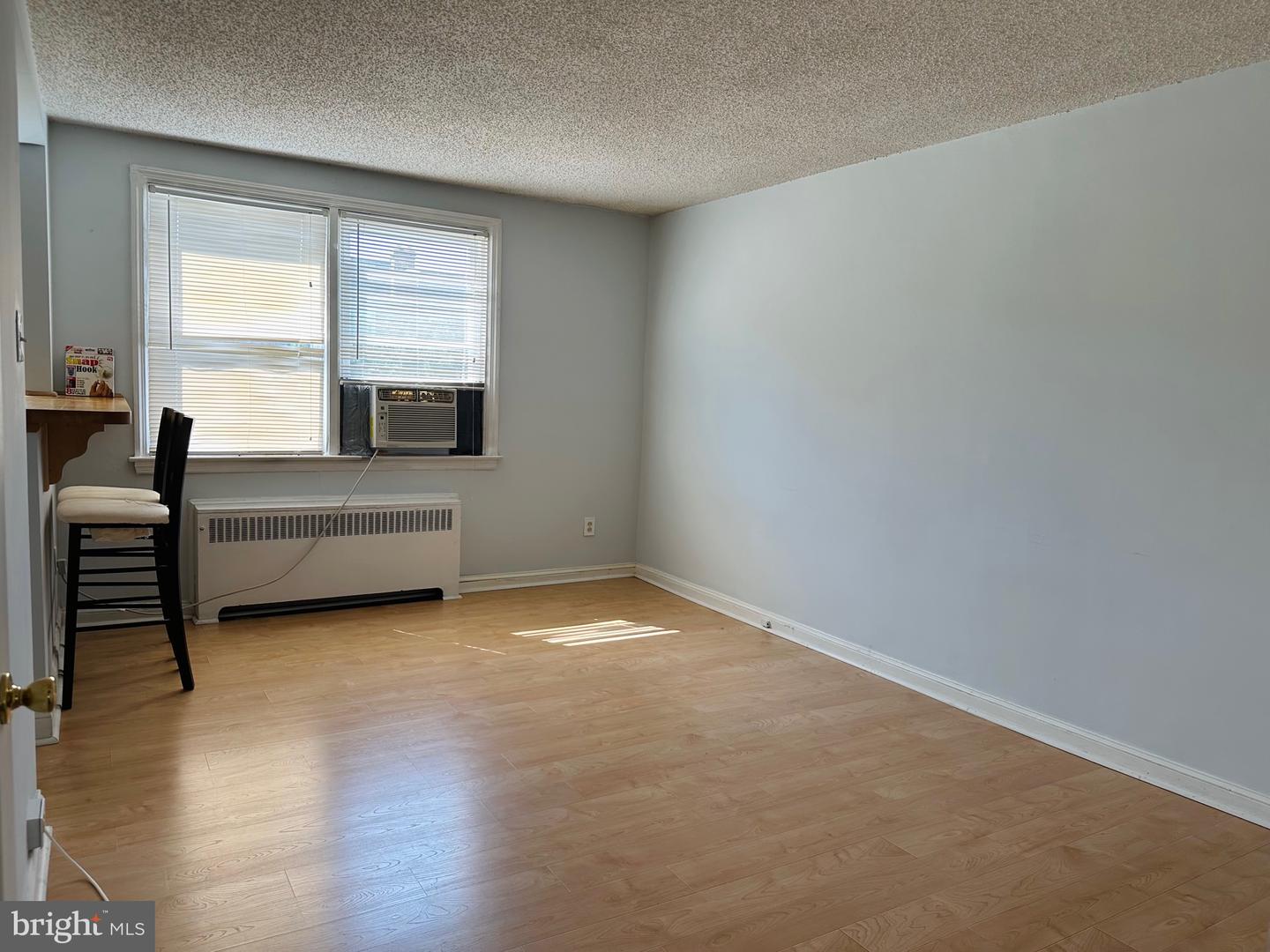 Photo 5 of 8 of 807 Derwyn Rd townhome