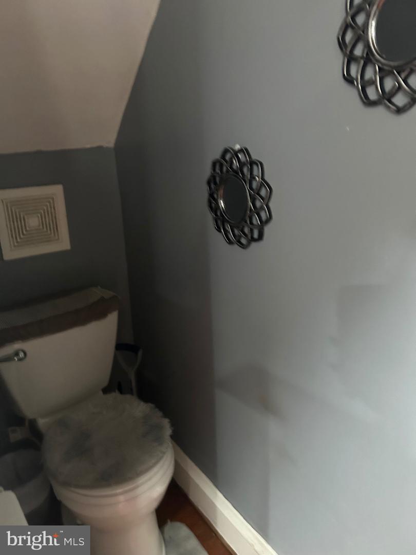Photo 5 of 10 of 1440 Muhlenberg St property