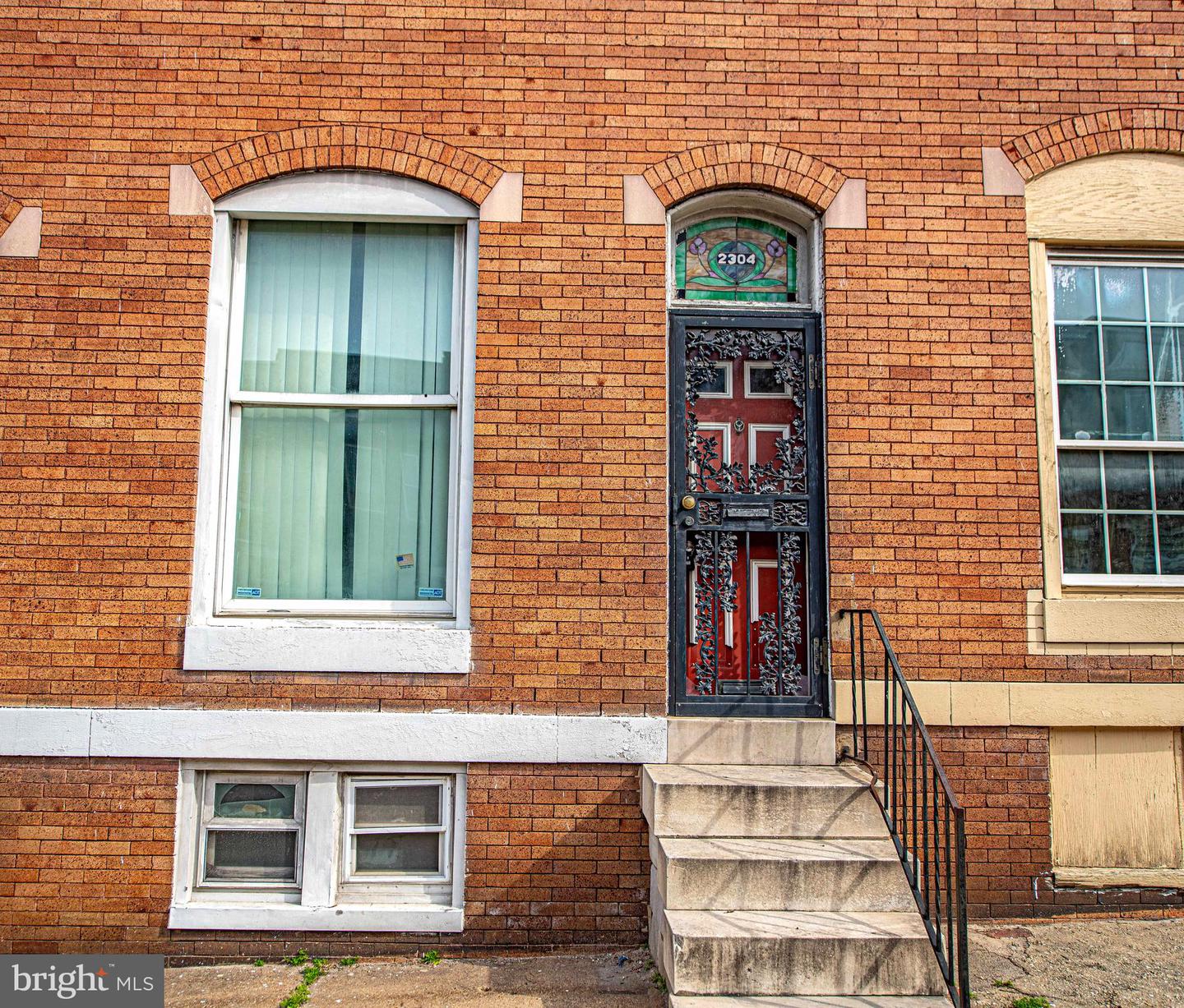 Photo 2 of 19 of 2304 W Baltimore St townhome