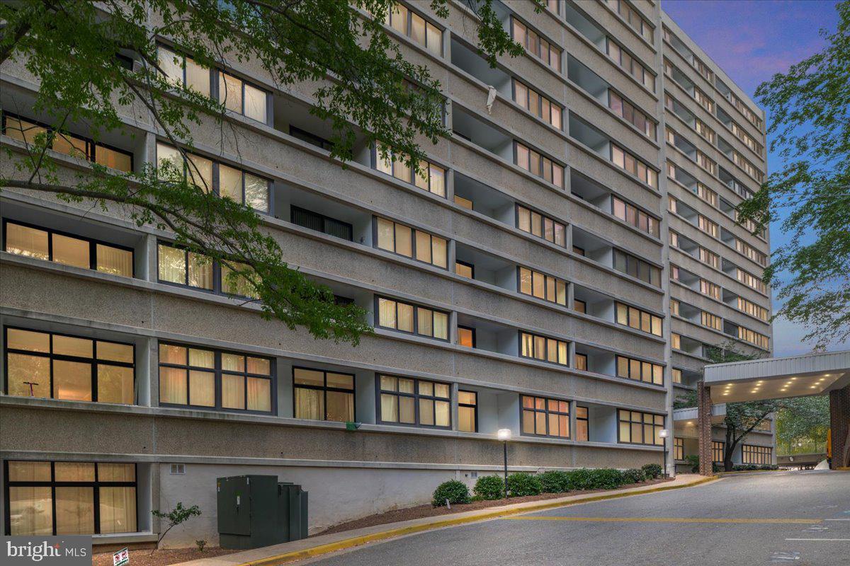 Photo 3 of 41 of 5911 Edsall Rd #1104 condo
