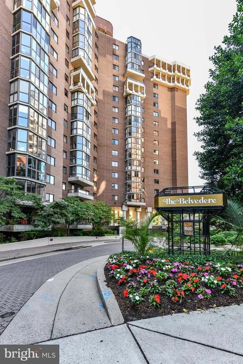 Condominium in Arlington VA 1600 Oak STREET.jpg