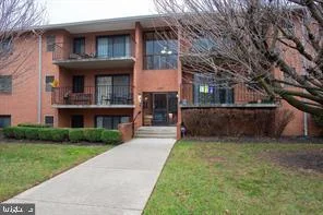 1631 Edgewood Place Unit 104