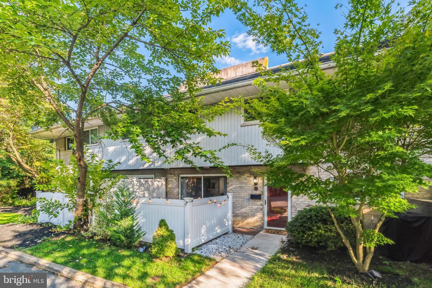 Photo 2 of 36 of 1518 Manley Rd #A2 townhome