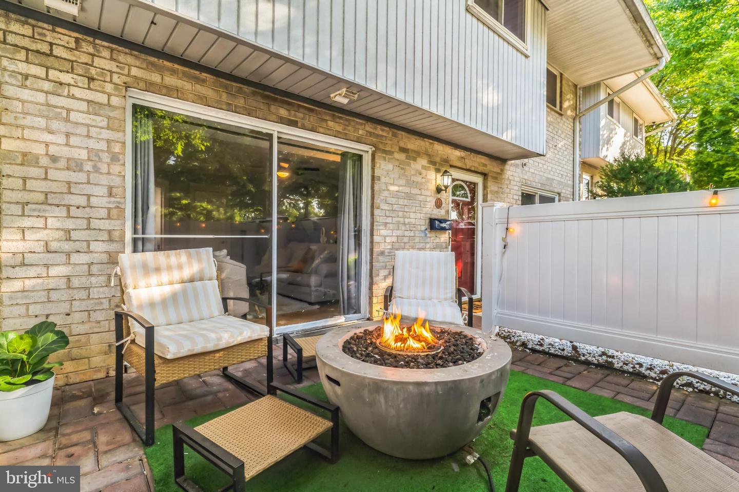 Photo 3 of 36 of 1518 Manley Rd #A2 townhome