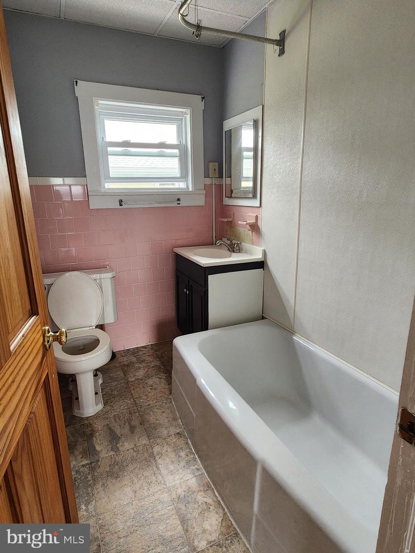 Photo 5 of 13 of 796 S 8th St house