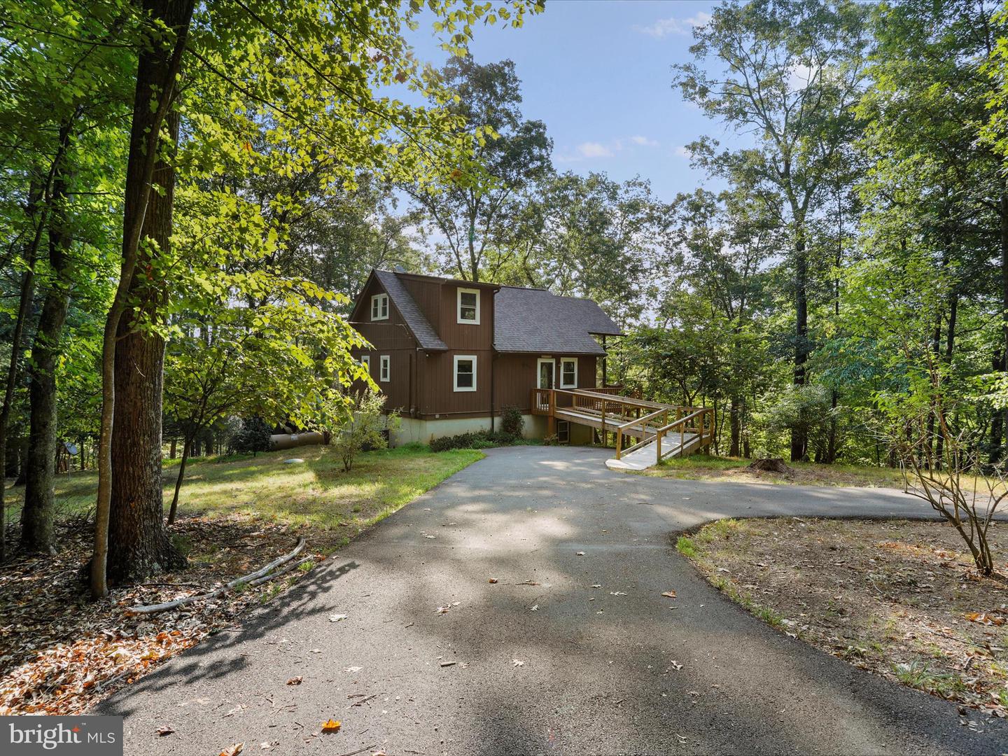 Photo 9 of 51 of 380 Horizon Ln house