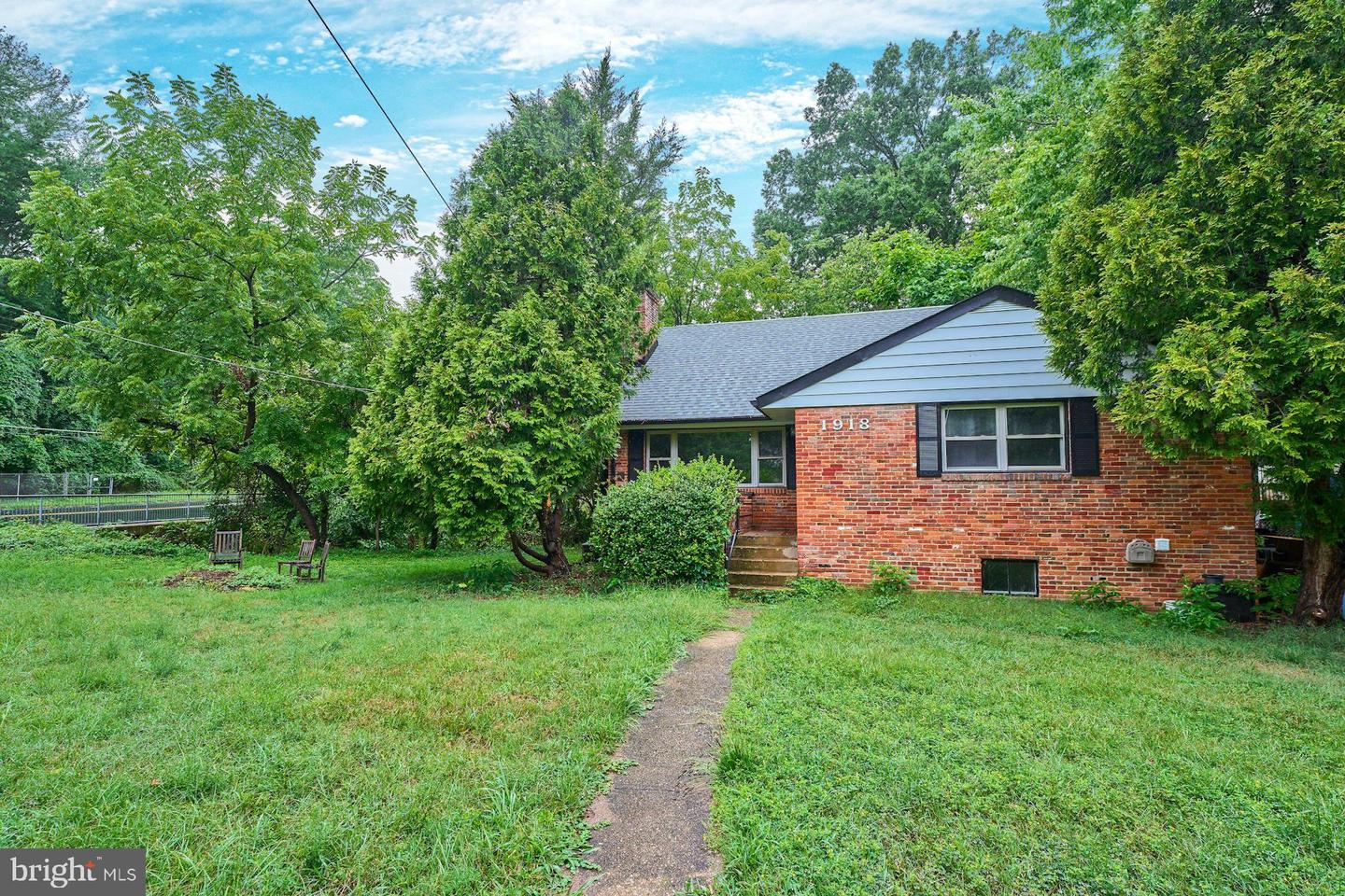 1918 BARBEE ST