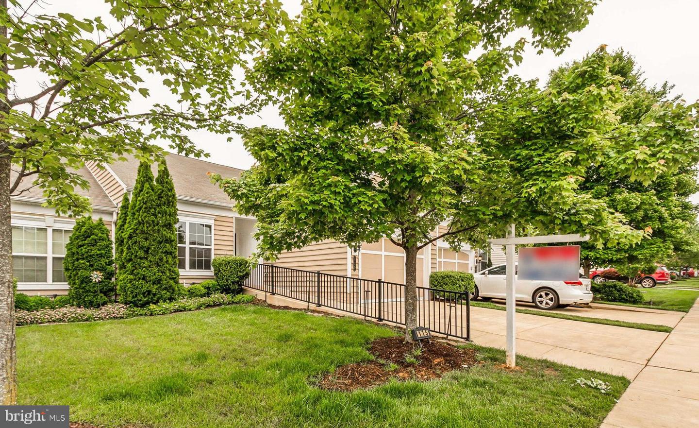 Photo 2 of 28 of 115 Ambrose Ln townhome