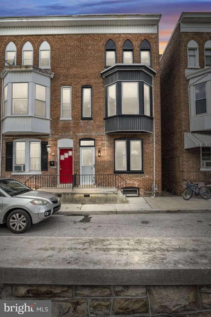 17 Dewey Avenue
