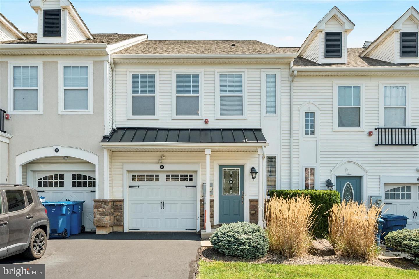 Photo 1 of 25 of 41 Old Cedarbrook Rd townhome