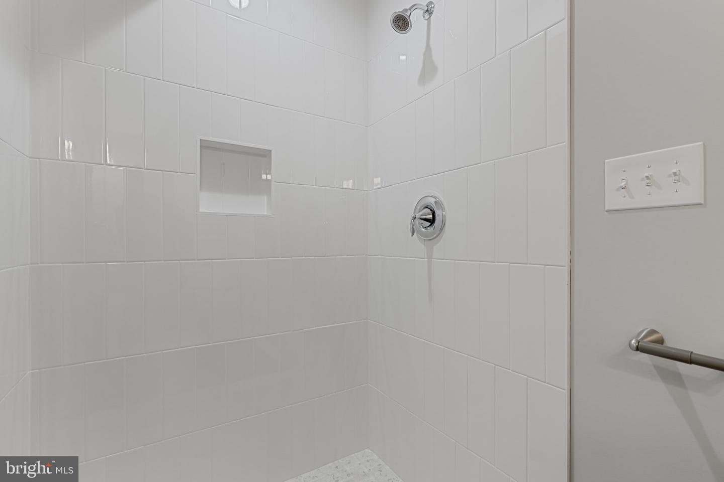 Photo 19 of 38 of 42 E Heath St townhome
