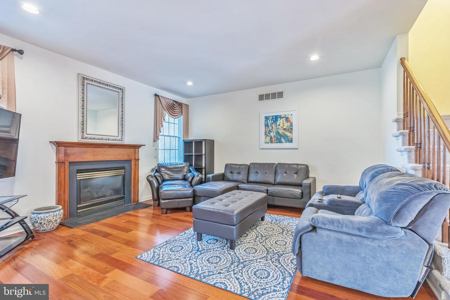 Photo 12 of 28 of 103 Durham Ct townhome