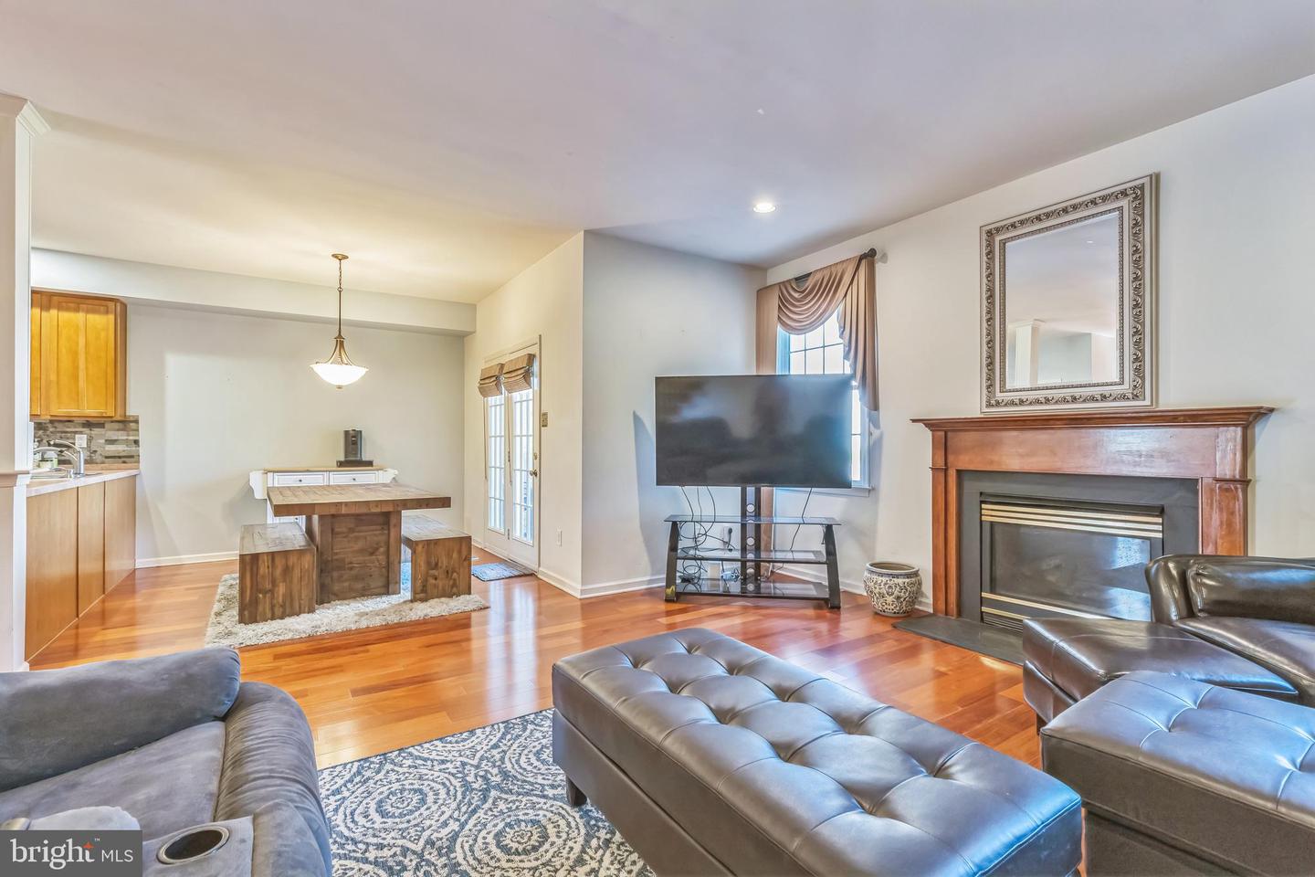Photo 11 of 28 of 103 Durham Ct townhome