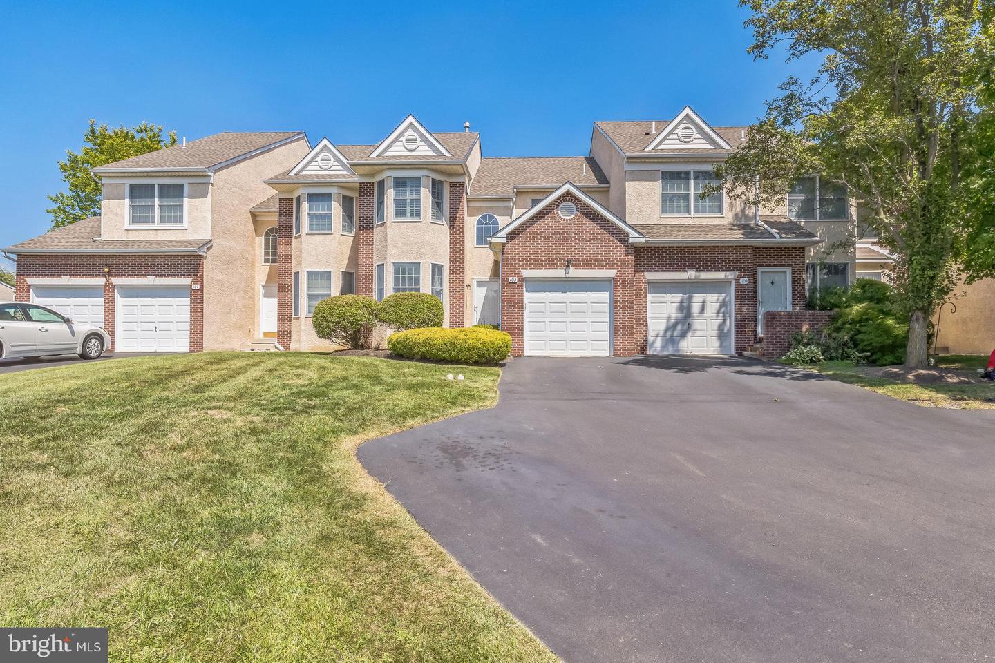 Photo 2 of 28 of 103 Durham Ct townhome