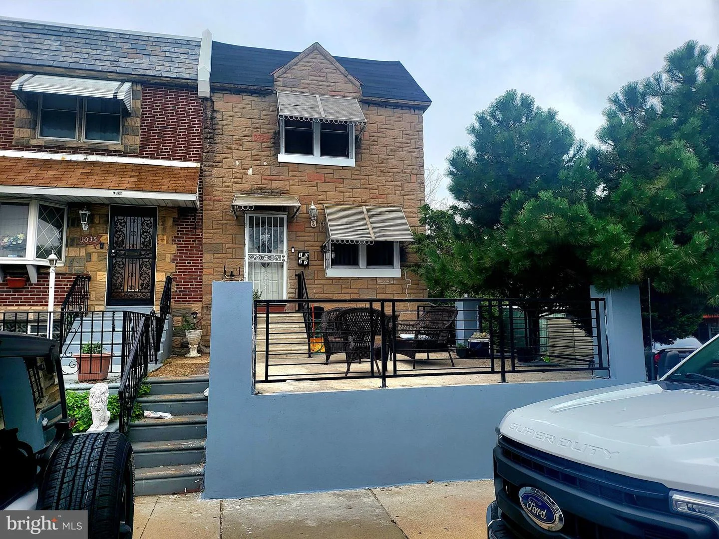 1037 E Luzerne Street