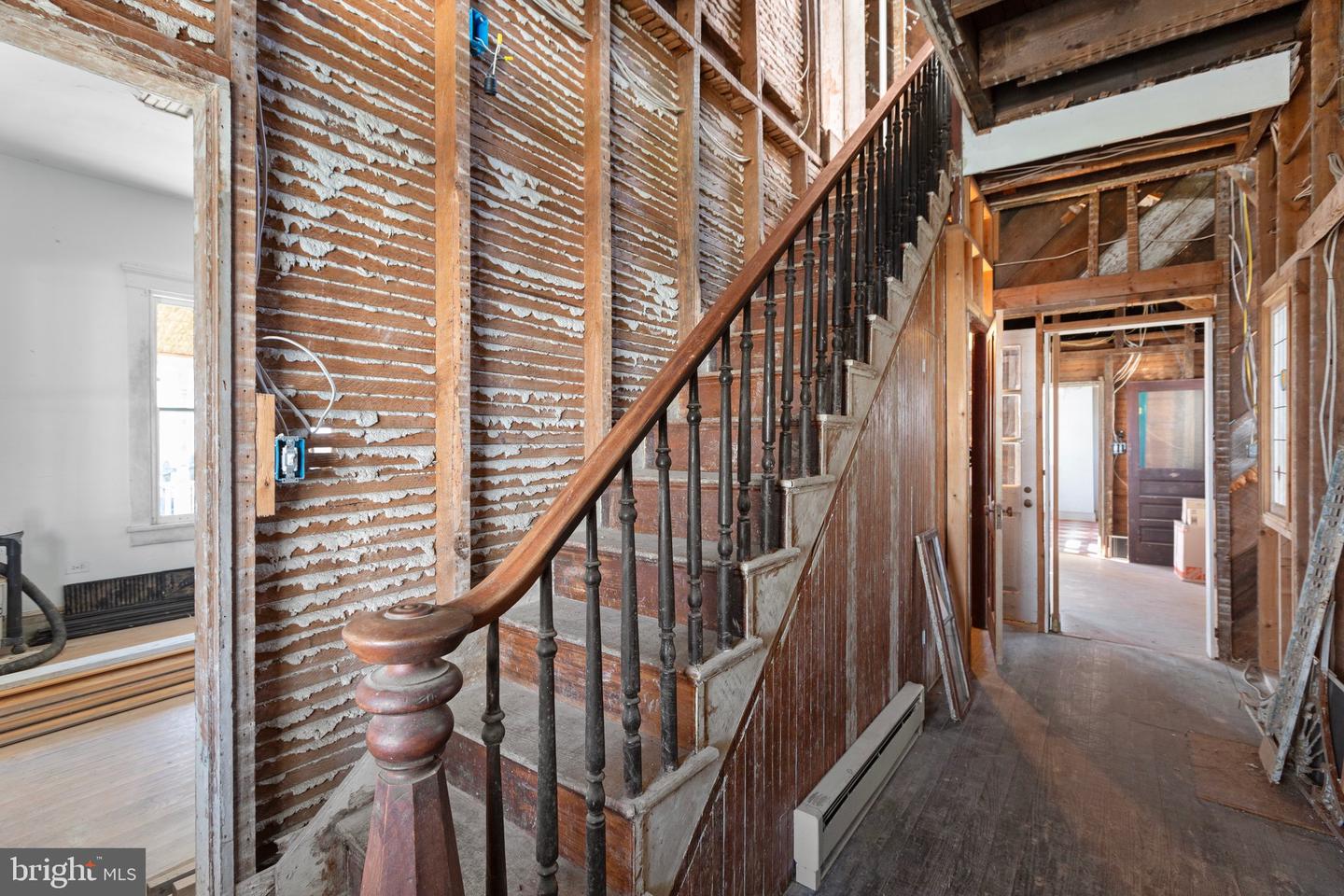 Photo 7 of 43 of 222 Longfellow house