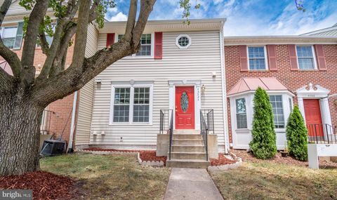 Townhouse in Ashburn VA 43524 Blacksmith SQUARE.jpg