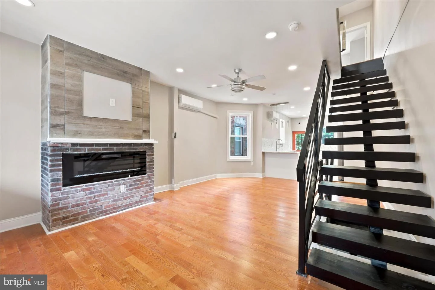 5439 Regent Street