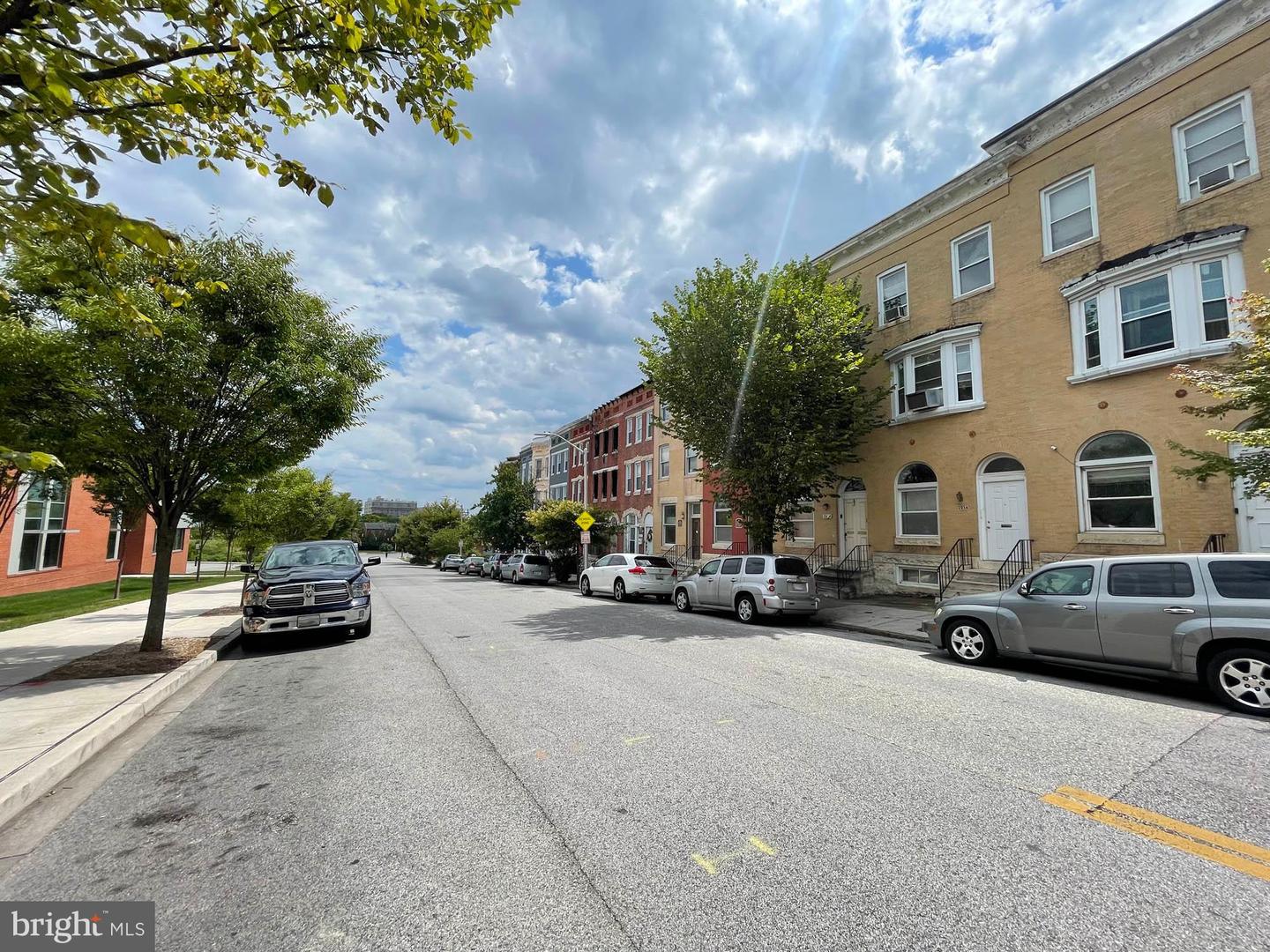 Photo 4 of 19 of 2040 Linden Ave #A townhome