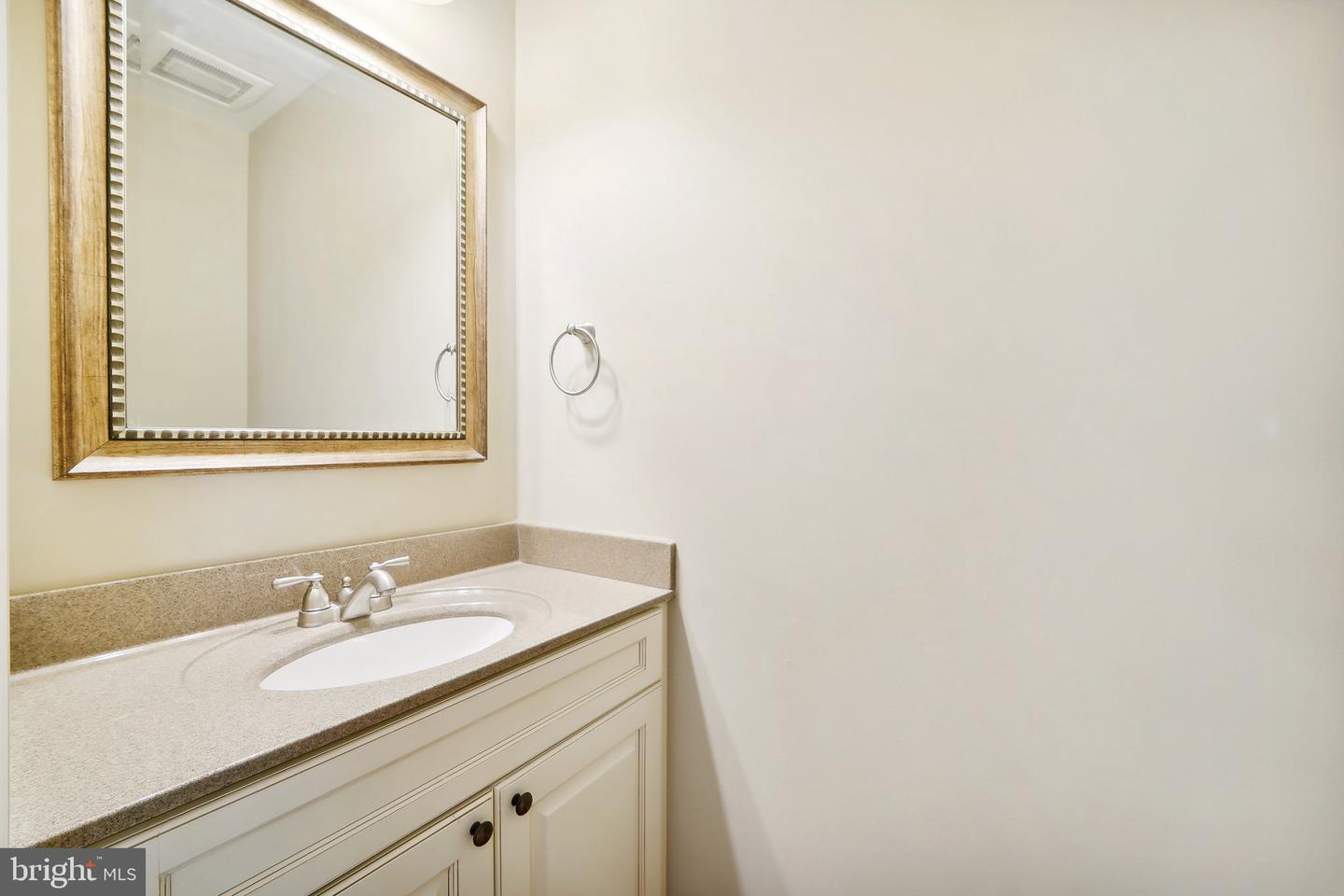 Photo 15 of 44 of 8410 Oak Bush Ter townhome