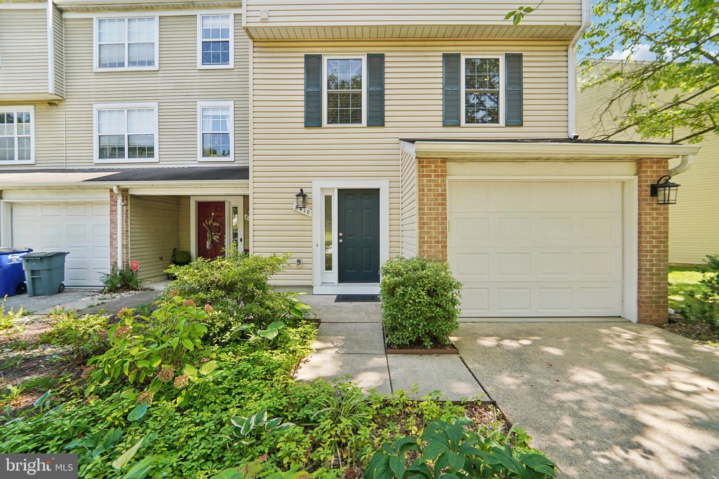 Photo 4 of 44 of 8410 Oak Bush Ter townhome
