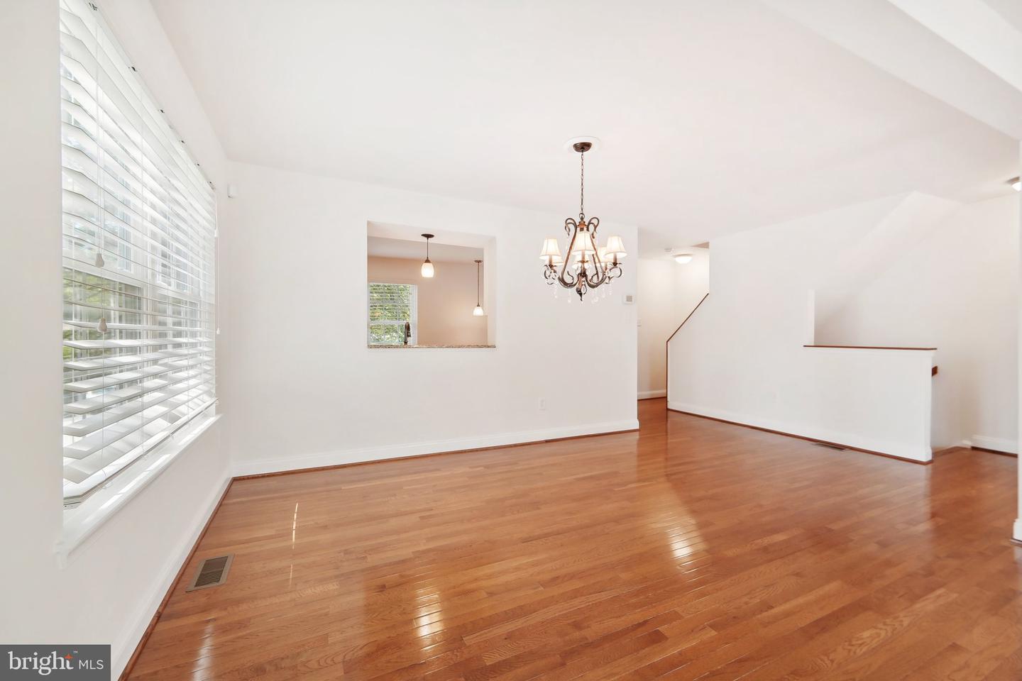 Photo 8 of 44 of 8410 Oak Bush Ter townhome