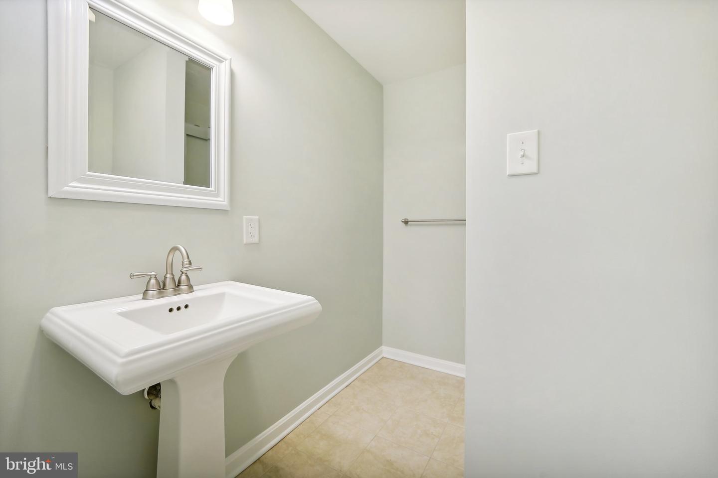 Photo 31 of 44 of 8410 Oak Bush Ter townhome