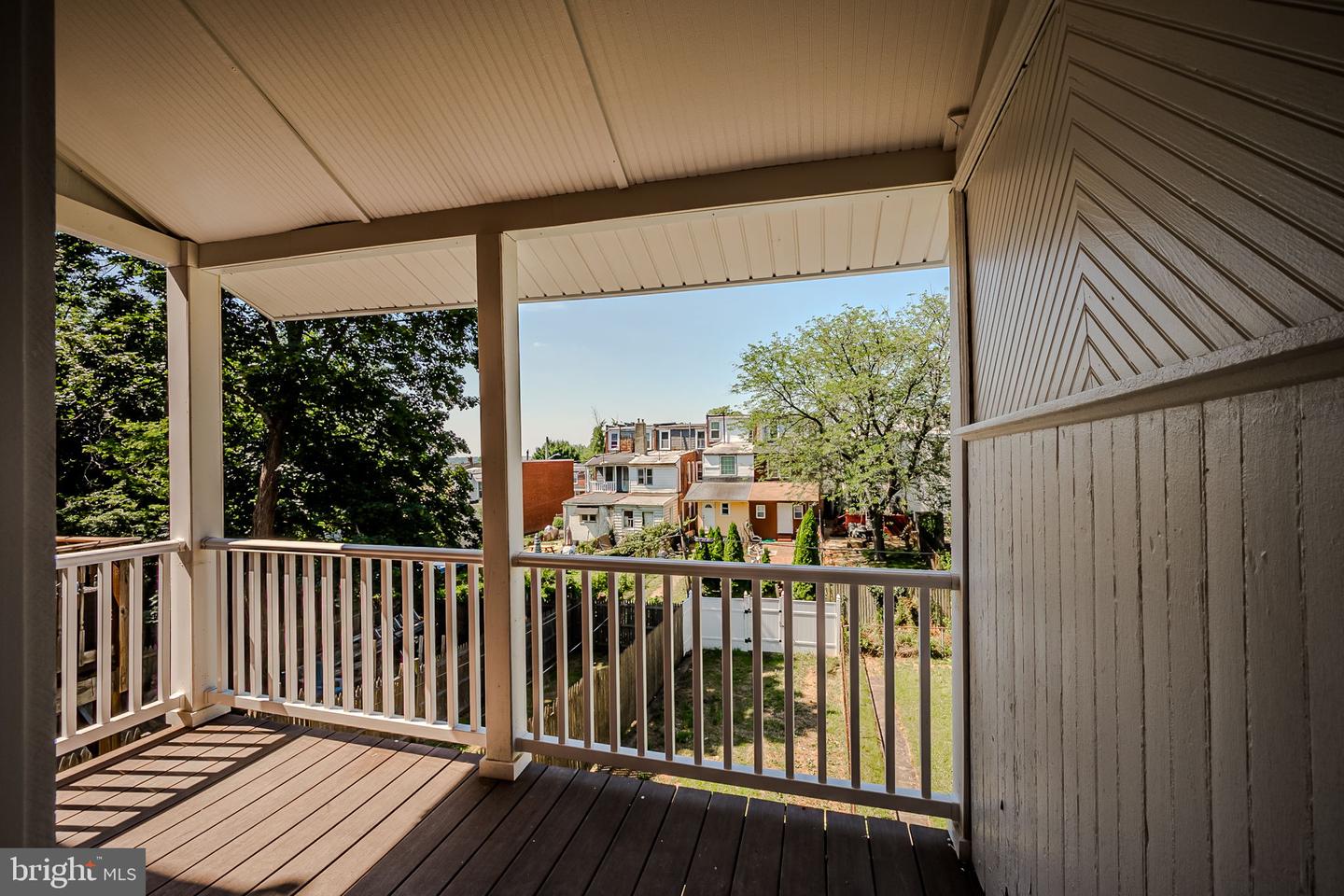 Photo 6 of 19 of 1318 W Fifth St townhome