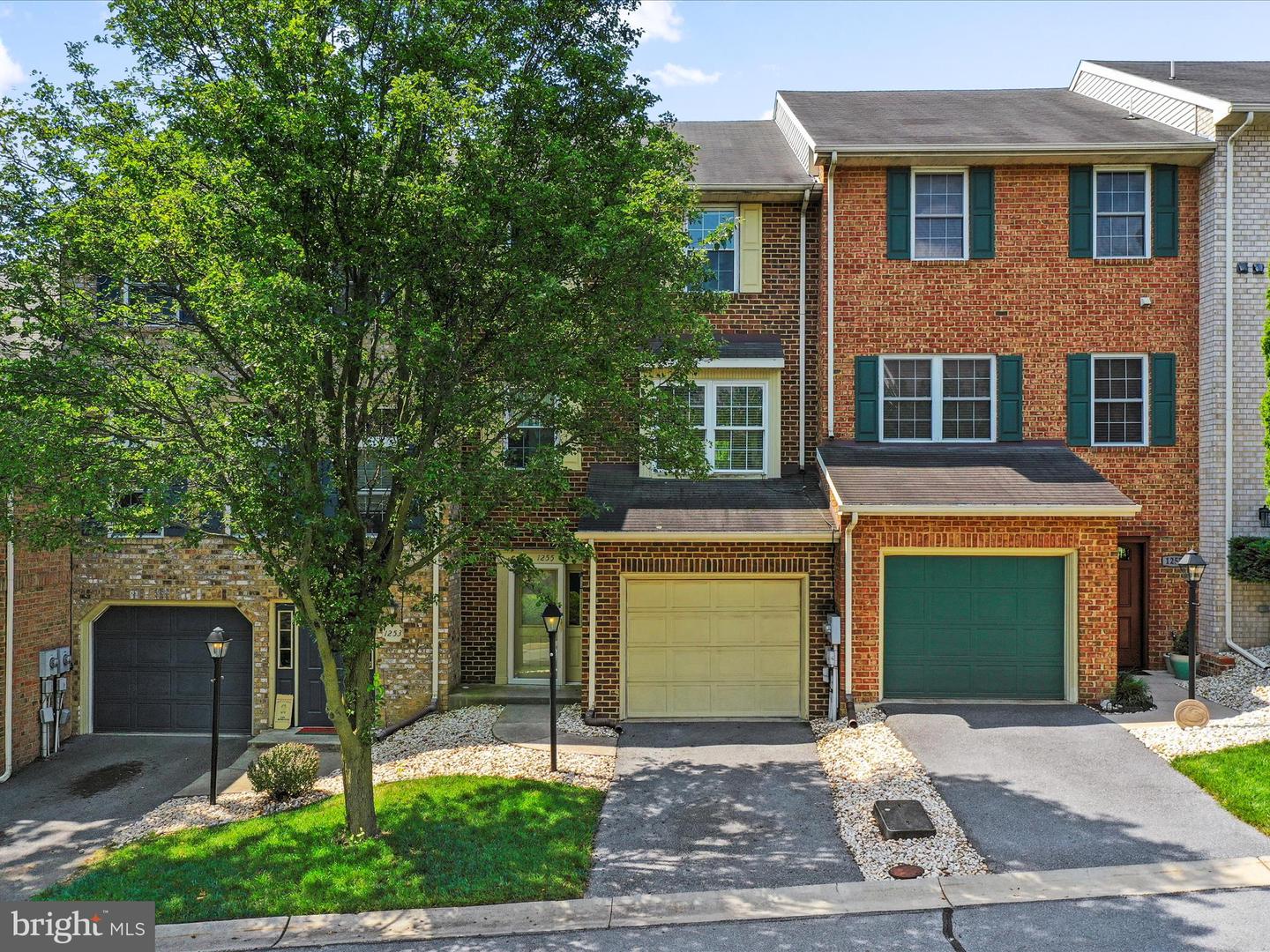 Photo 5 of 45 of 1255 Lindsay Ln townhome