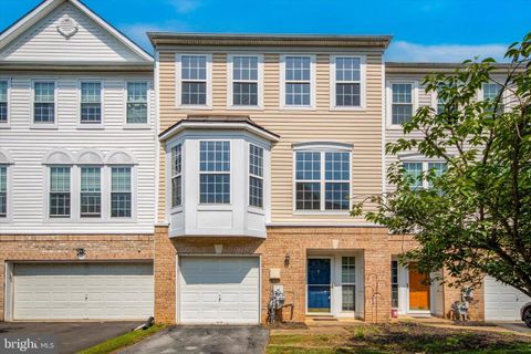 Townhouse in Wilmington DE 708 Oakmeade DRIVE.jpg