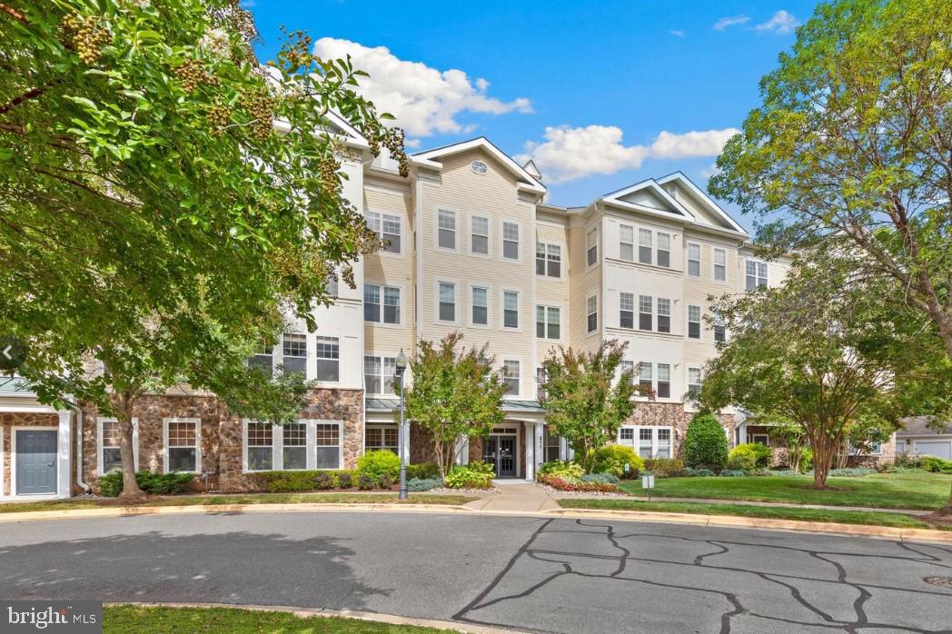 View Gaithersburg, MD 20878 condo